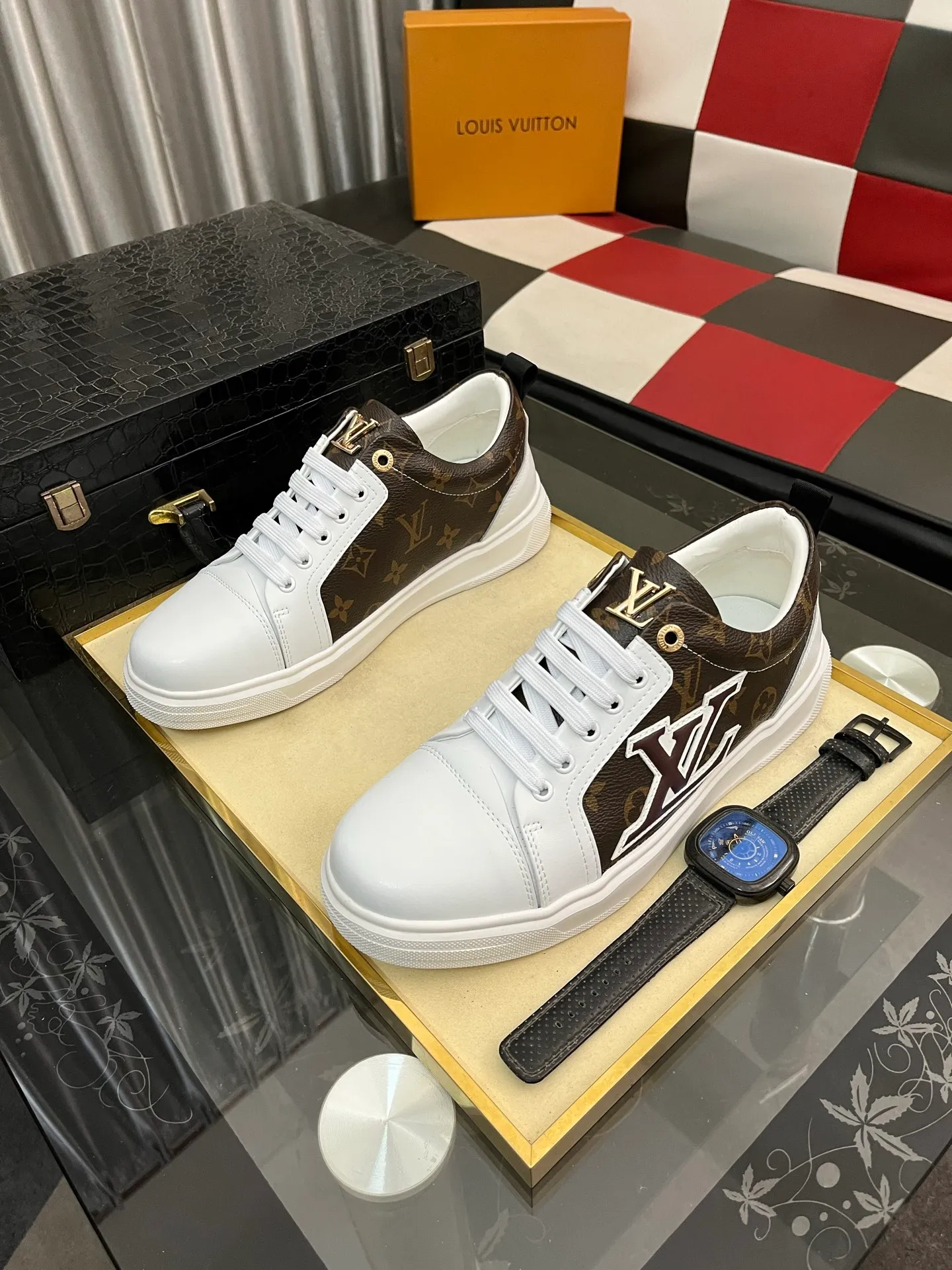 Men's shoes 💰400⌚️⌚️【LOUIS VUITTON】Same style as Louis Vuitton* official website 🚹Men's high-top casual shoes❤️Same style as popular celebrities and big names ~ Best-selling at home and abroad Lv focuses on the checkerboard series...Imported first-layer cowhide with special fabrics➕Full sheep leather lining➕Brand-specific hollow outsole💎Number: 38-443️⃣Colors available